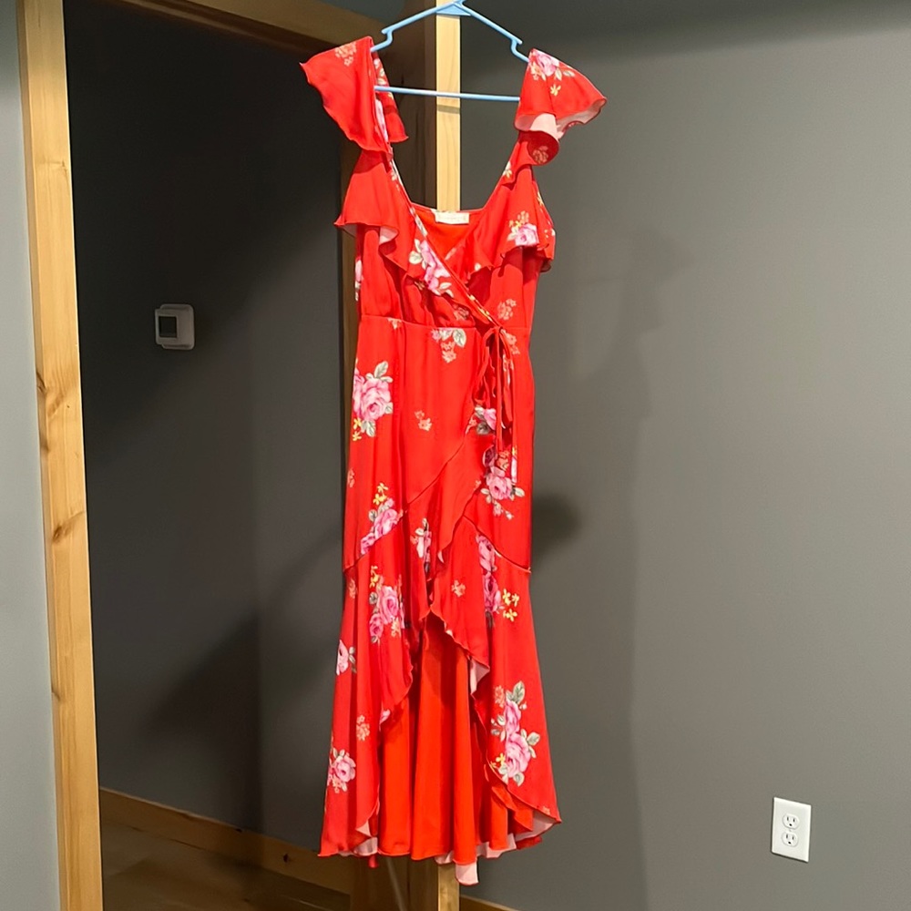 Beautiful, floral dress with bright, fun colors. Size S from Altered State.